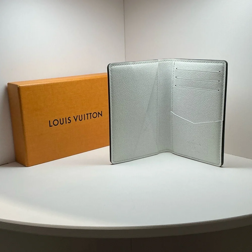 Louis Vuitton Pocket Organizer White Card Holder Wallet M30933 NWT